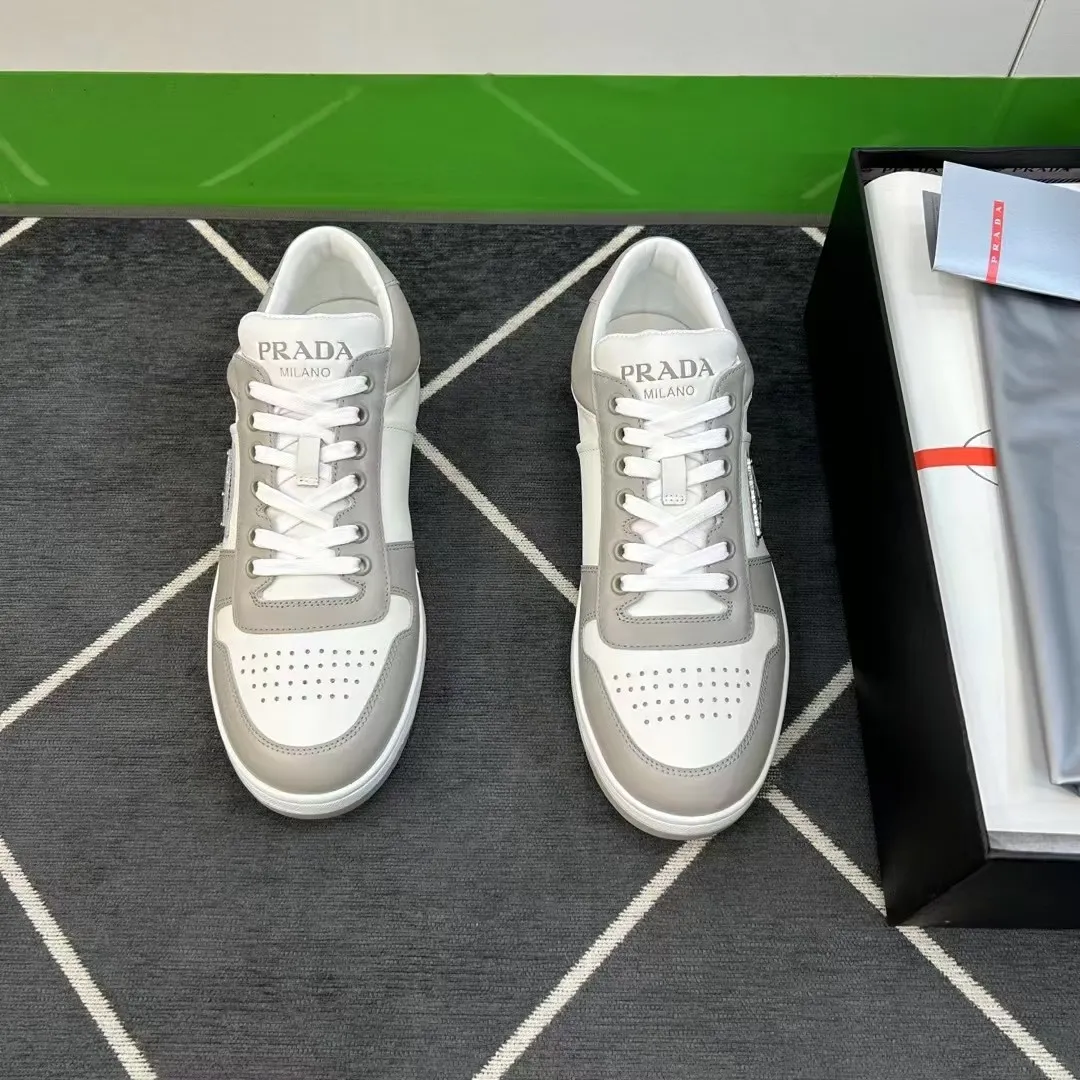 P380 Yuan 38-45 Prada Prada’s new men’s leather sports shoes, the highest version on the market, any comparison is welcome🆚! The original leather has excellent texture and is super high-end! Fetal sheep net lining imported from Italy, removable pad! Luxurious materials and fine workmanship, highly recommended!